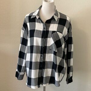 H&M Divided Black and White Plaid Long Sleeves Shirt Size Small